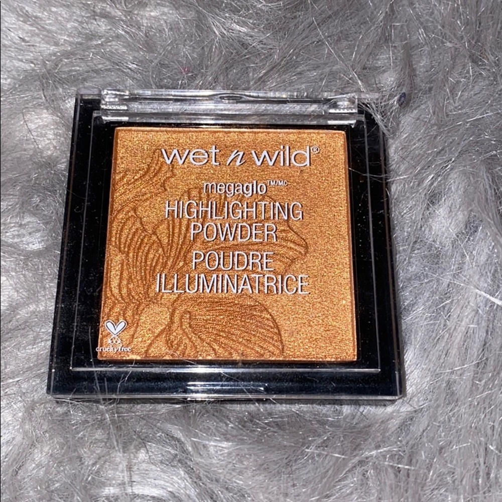 Wet and wild highlighting powder.